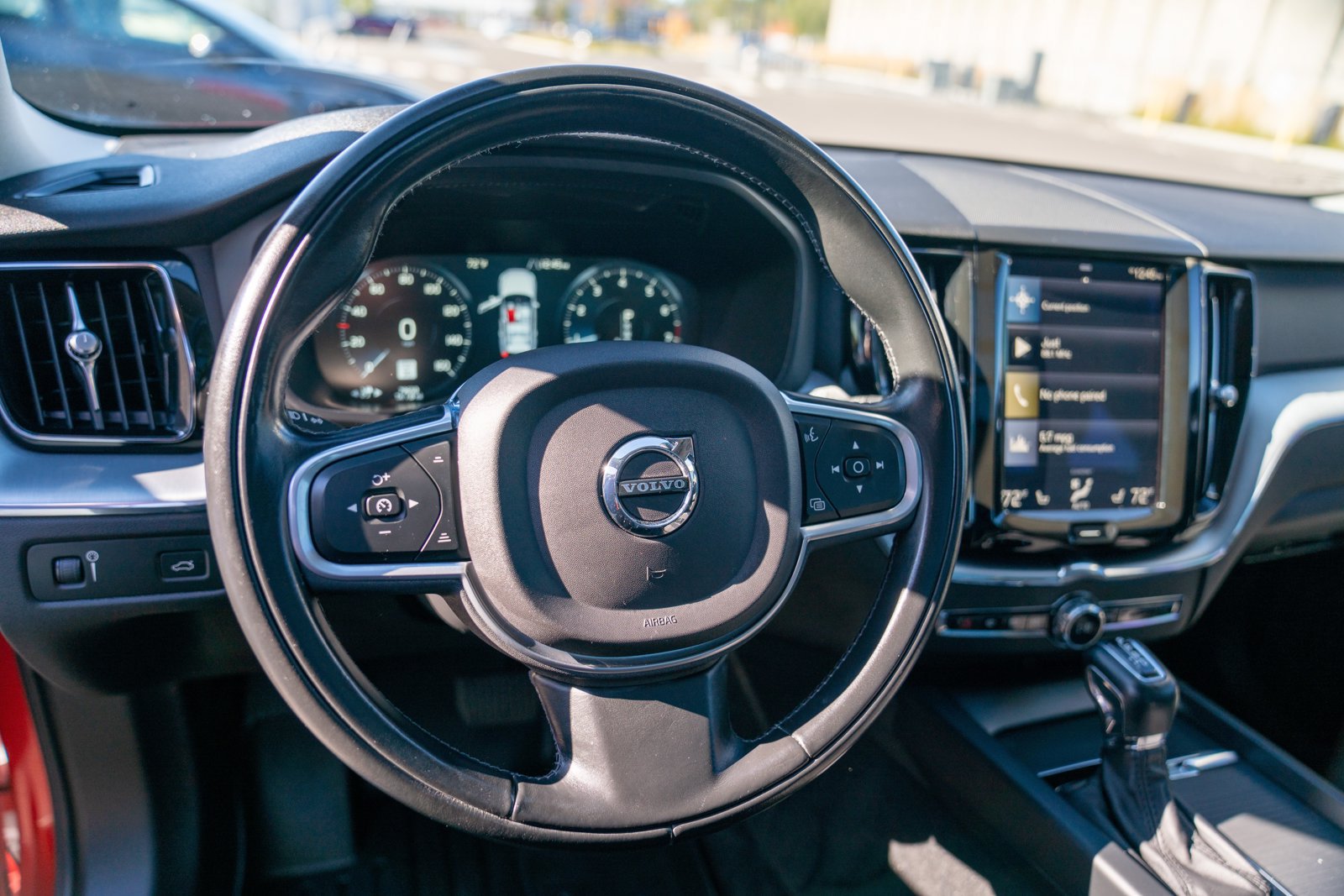 Used 2018 Volvo XC60 T6 Momentum w/ Convenience Package AWD/4WD image 12