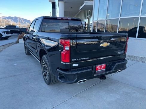 Used 2022 Chevrolet Silverado 1500 High Country w/ Technology Package image 5