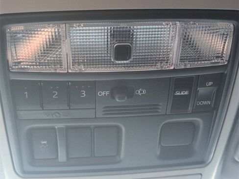 Used 2016 Toyota 4Runner SR5 image 17