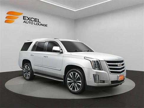 Used 2018 Cadillac Escalade Luxury image 7