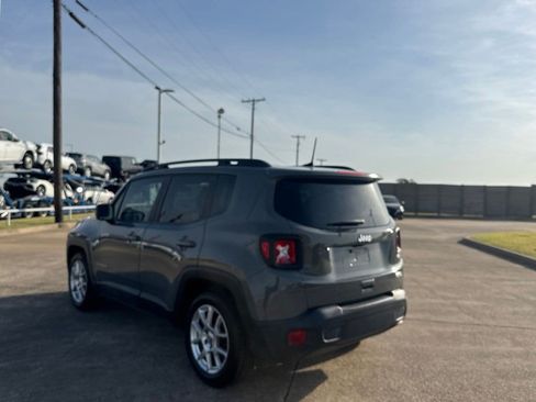 Used 2020 Jeep Renegade Latitude FWD image 16