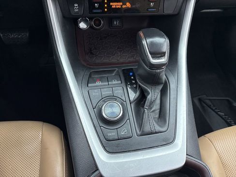 Used 2019 Toyota RAV4 Limited image 19