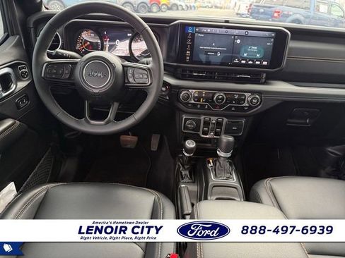 Used 2025 Jeep Gladiator Sport w/ Premium Package image 15