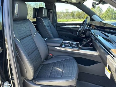 New 2026 Cadillac Escalade ESV Platinum Sport w/ LPO, ONYX Package image 23