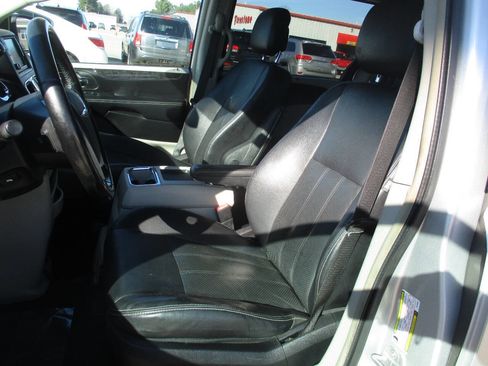 Used 2012 Chrysler Town & Country Touring-L w/ Premium Group image 14