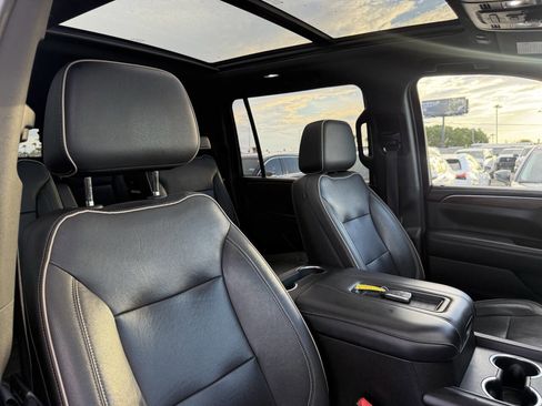 Used 2021 Chevrolet Suburban Premier w/ Premium Package image 34