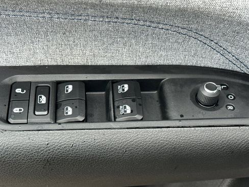 Used 2024 Jeep Compass Latitude image 11