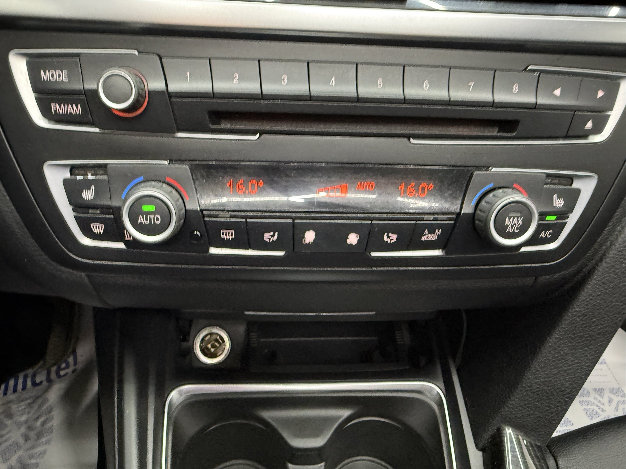 Used 2014 BMW 320i xDrive Sedan AWD/4WD image 19