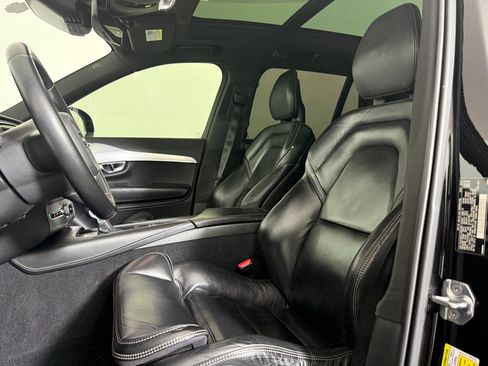 Used 2018 Volvo XC90 T6 Momentum w/ Convenience Package image 6