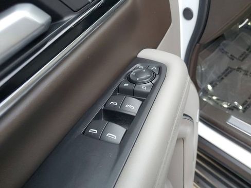 Used 2025 GMC Yukon XL Elevation image 17