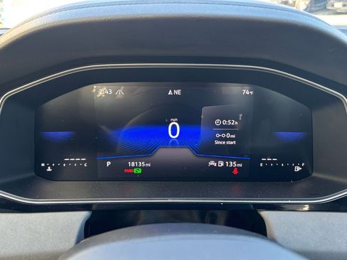 Used 2025 Volkswagen Jetta SE image 41