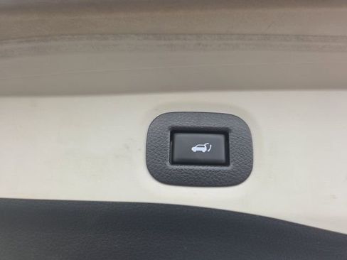 Used 2017 Nissan Rogue SV w/ SV Premium Package AWD/4WD image 13