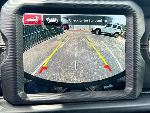 Used 2022 Jeep Wrangler Unlimited Sahara AWD/4WD image 15