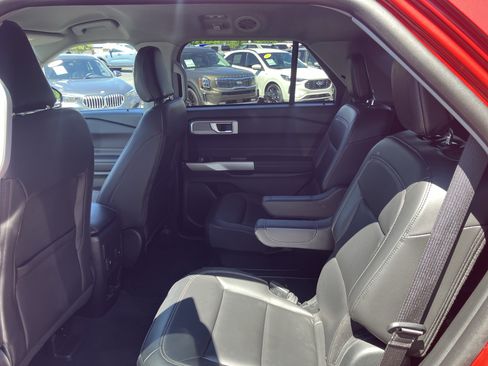 Used 2023 Ford Explorer XLT w/ Equipment Group 202A AWD/4WD image 13