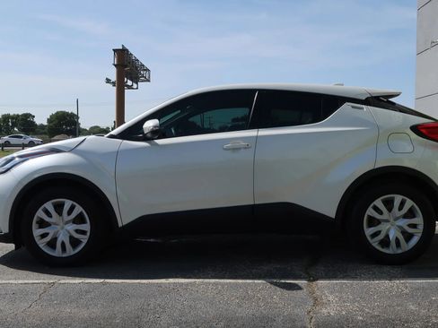 Used 2021 Toyota C-HR LE image 7