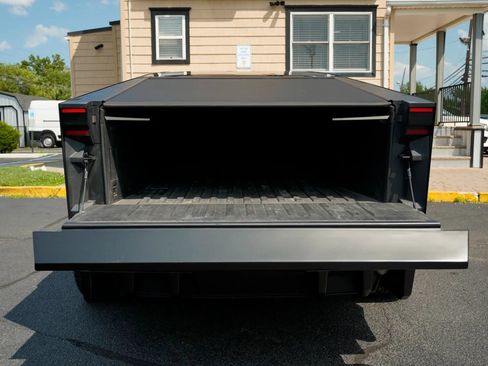 Used 2024 Tesla Cybertruck AWD Crew Cab image 34