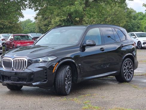 Used 2024 BMW X5 xDrive40i w/ M Sport Package AWD/4WD image 4