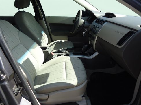 Used 2010 Ford Focus SE FWD image 21