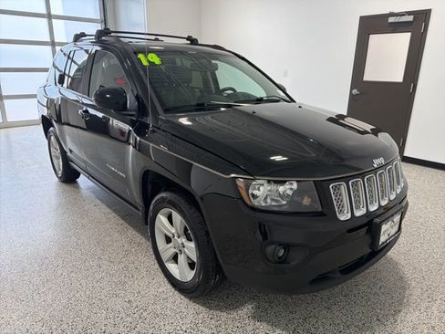 Used 2014 Jeep Compass Latitude w/ Sun/Sound Group image 3