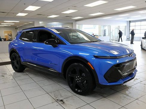 New 2025 Chevrolet Equinox EV RS image 13