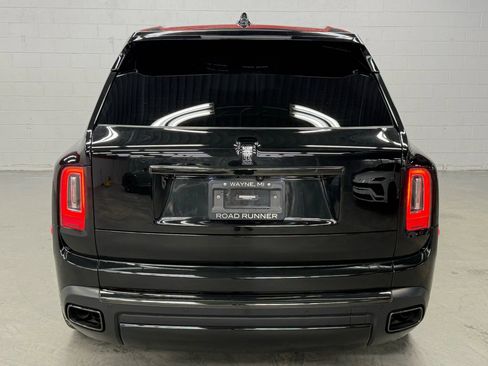 Used 2022 Rolls-Royce Cullinan Black Badge w/ Dark Exterior Package image 12