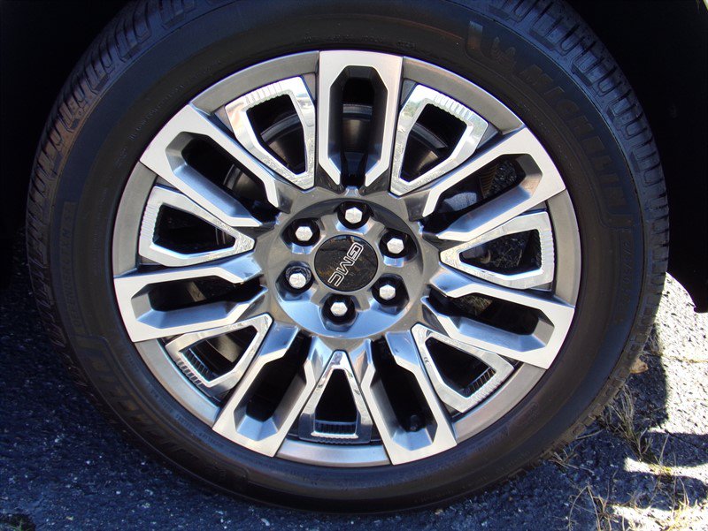 Used 2024 GMC Yukon XL Denali Ultimate AWD/4WD image 16