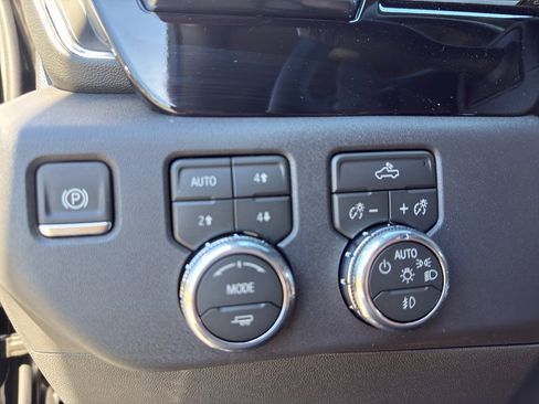 New 2026 GMC Sierra 1500 Elevation image 17