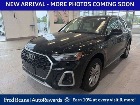 Used 2023 Audi Q5 2.0T Premium w/ Convenience Package AWD/4WD image 2