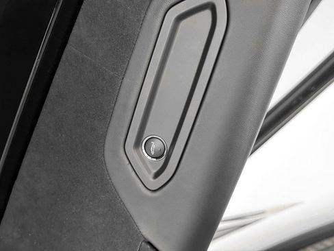 Used 2026 McLaren 750S RWD image 13