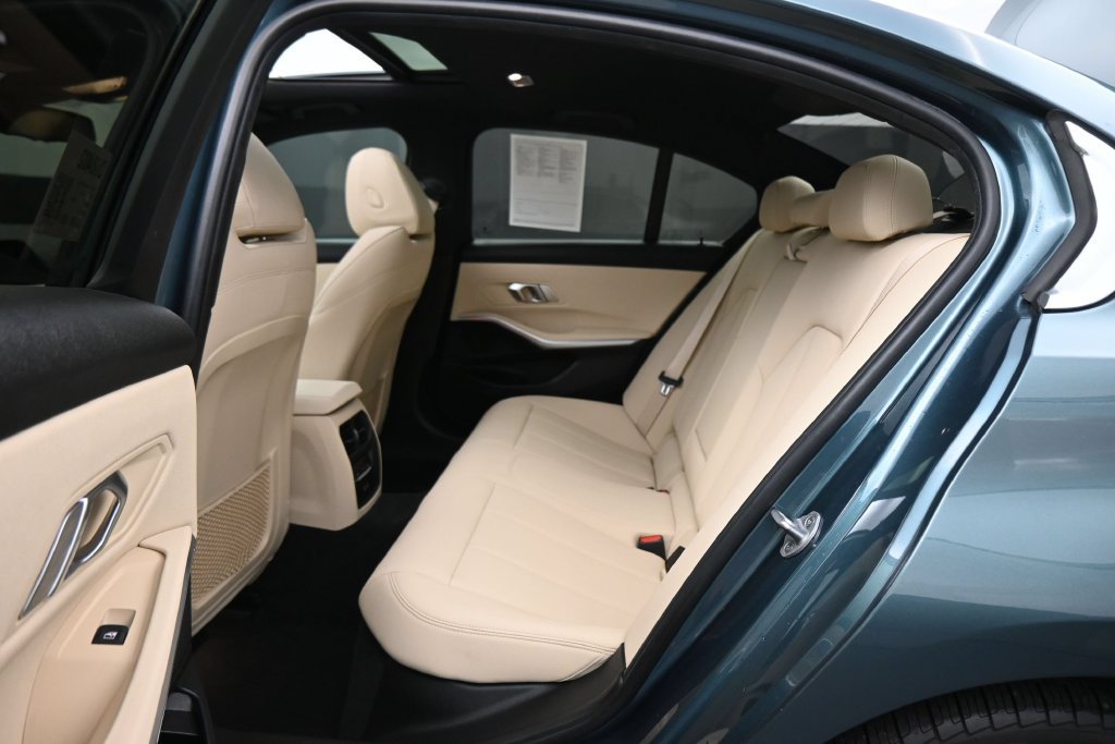 Used 2021 BMW 330i Sedan w/ Convenience Package RWD image 18