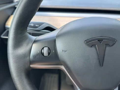 Used 2022 Tesla Model Y Long Range AWD/4WD image 20