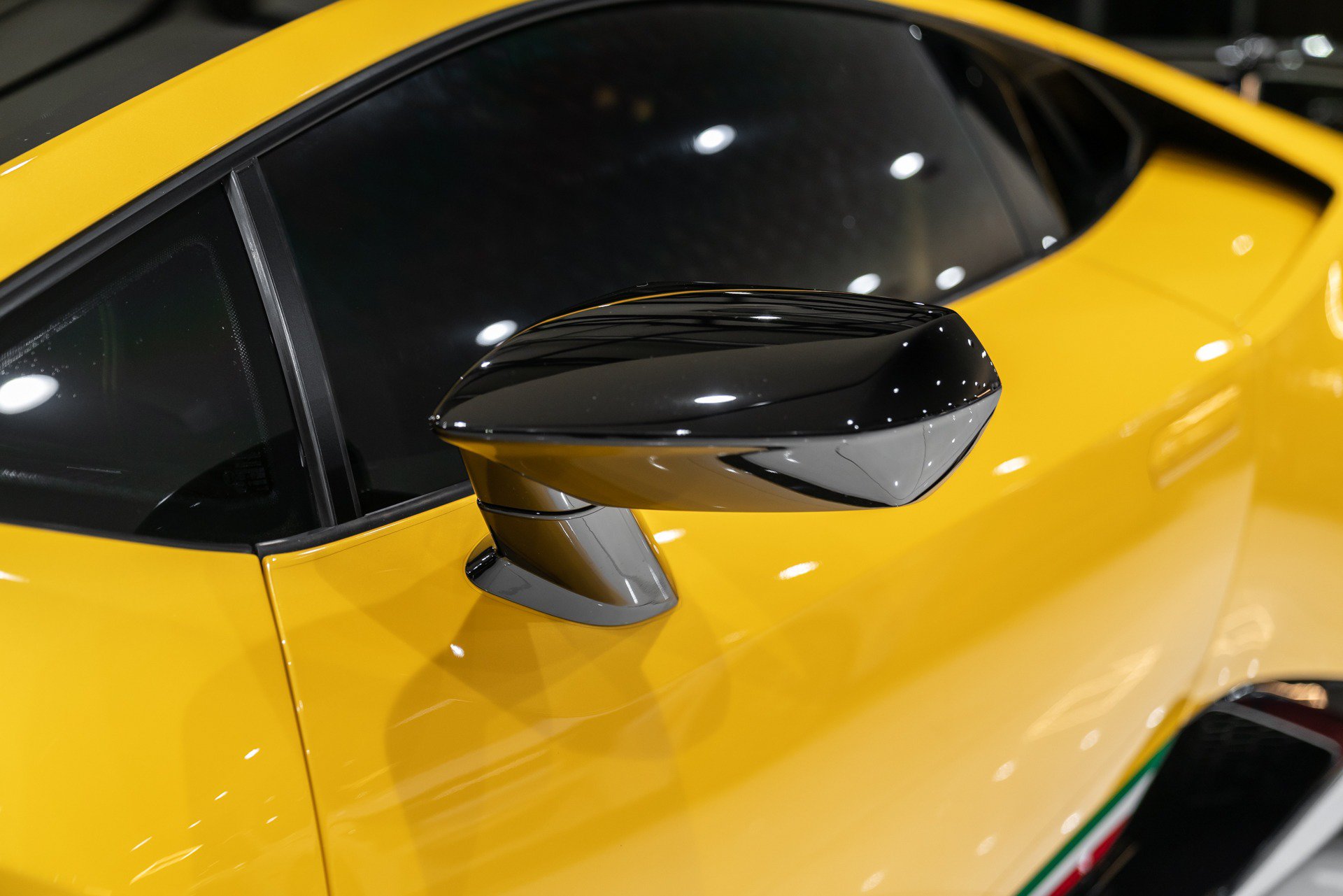 Used 2018 Lamborghini Huracan Performante AWD/4WD image 34