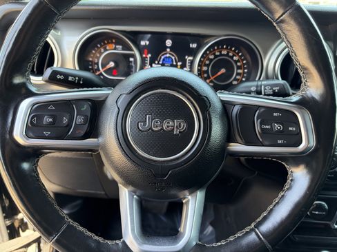 Used 2023 Jeep Wrangler Unlimited Sahara w/ Cold Weather Group AWD/4WD image 28