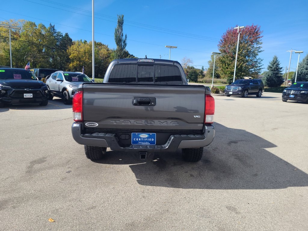 Used 2016 Toyota Tacoma TRD Off-Road w/ Premium & Technology Package RWD image 5