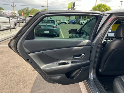 Used 2023 Hyundai Elantra Limited FWD image 44