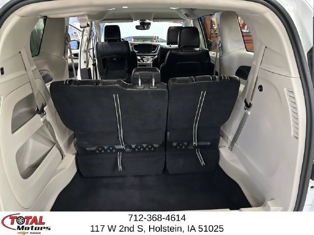 Used 2024 Chrysler Pacifica Touring-L FWD image 24