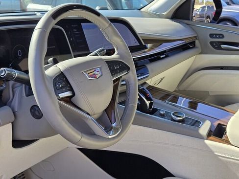 Used 2024 Cadillac Escalade Sport Platinum image 11