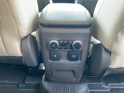 Used 2022 Ford Explorer Platinum w/ Equipment Group 601A AWD/4WD image 14