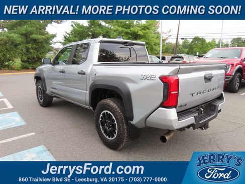 Used 2024 Toyota Tacoma TRD Off-Road w/ TRD Off Road Premium Package AWD/4WD image 7