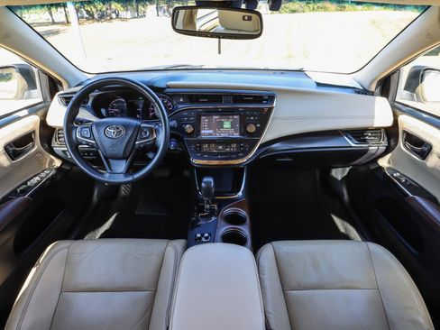 Used 2016 Toyota Avalon Limited image 2