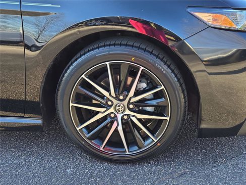 Used 2024 Toyota Camry SE w/ Cold Weather Package image 4