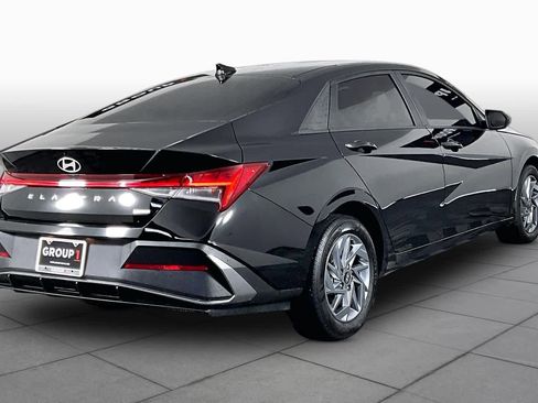 Used 2025 Hyundai Elantra Hybrid FWD image 13