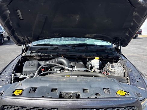 Used 2019 RAM 1500 Express w/ Express Value Package image 31