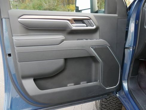 Used 2025 Chevrolet Silverado 2500 LT w/ Trail Boss Package image 13