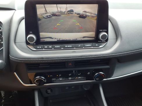 Used 2025 Nissan Rogue S FWD image 15