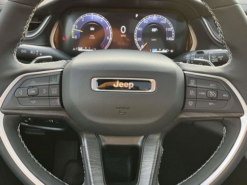 New 2025 Jeep Grand Cherokee Limited AWD/4WD image 8