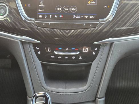 Used 2022 Cadillac XT6 Premium Luxury w/ Technology Package FWD image 19