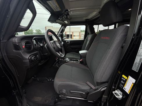 Used 2025 Jeep Wrangler Unlimited Rubicon AWD/4WD image 26