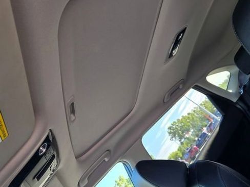 Used 2022 Kia Seltos EX image 16