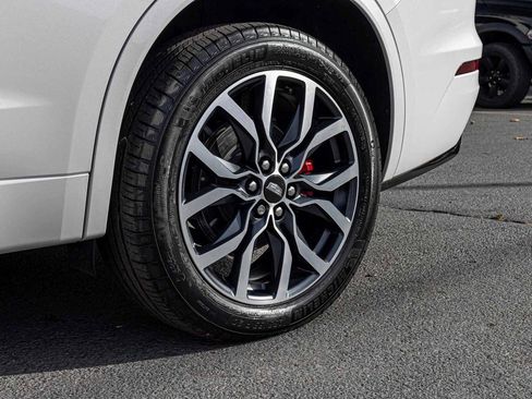 Used 2025 Cadillac XT6 Sport image 8